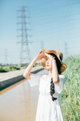 小荡货奶真大水多好紧视频