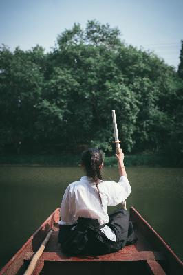 《卖房子的女人》